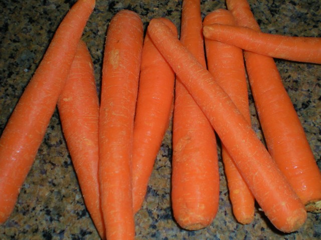 Fresh carrots are healthy but can also be easily preserved for later. #TexasHomesteader