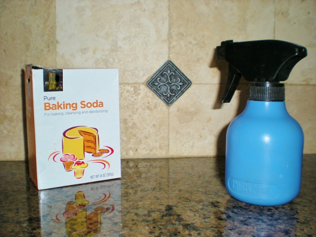 Baking Soda and Vinegar - Natural Cleaners. There are many easy ways to make do with what you have, keeping you out of the stores. Good for the environment, good for your wallet! #TexasHomesteader