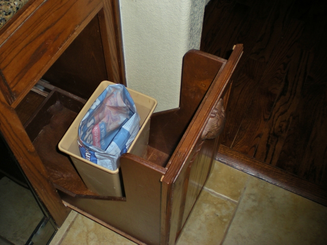 Small trash can lined with repurposed bag. #TexasHomesteader