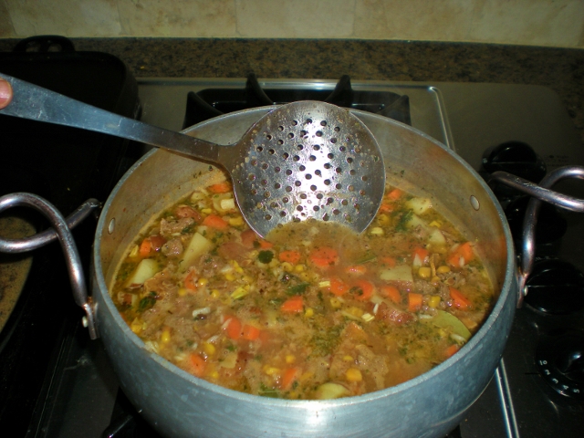 I love a hearty meat/veggie soup, this endless soup fits the bill quite nicely, is cheap, healthy & keeps us in soup lunches for a week #TexasHomesteader