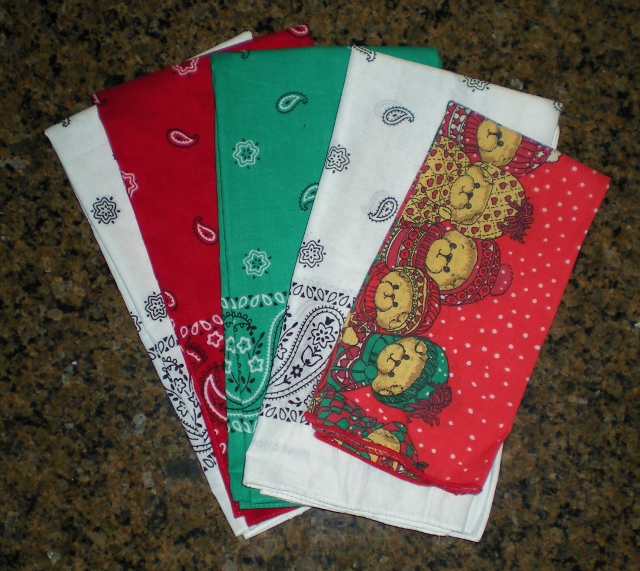 Cloth bandanas make a great reusable gift wrap option for smaller gifts. #TexasHomesteader