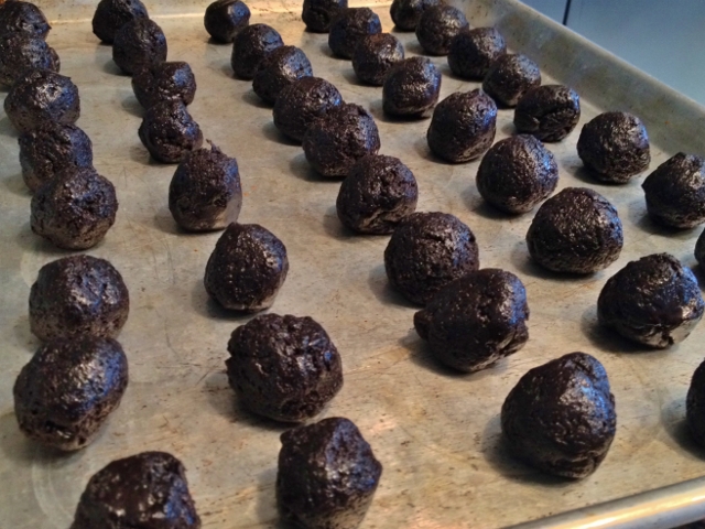 TRIPLE-CHOCOLATE NO-BAKE TRUFFLES - They are delicious and so easy to make. Check out the simple recipe. #TexasHomesteader