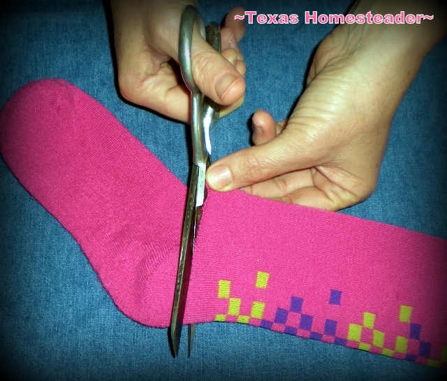 In 5 minutes I was able to upcycle long socks into fingerless gloves with NO SEWING! See this easy tutorial. #TexasHomesteader