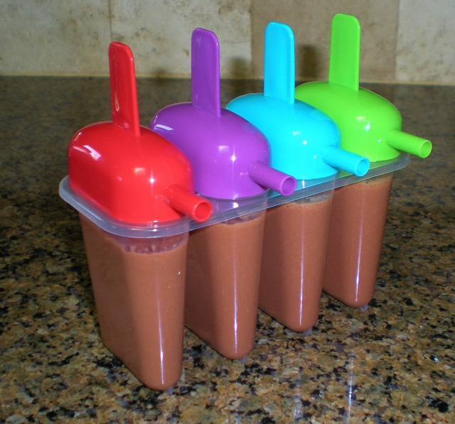 Quick And Easy Healthier FUDGESICLES! See this recipe for making your own inexpensive yet healthier version of a cold, delicious fudgesicle. #TexasHomesteader