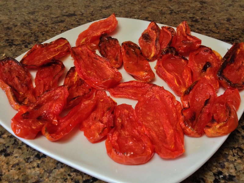 I love garden tomatoes & there were many ways I enjoy them, but I wanted something different. These ROASTED TOMATOES were amazing! #TexasHomesteader