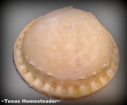 Homemade pie crust is simple and fast. #TexasHomesteader