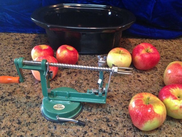 Sometimes you end up with too many apples. There are many delicious things to do with them! #TexasHomesteader