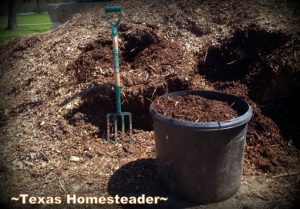 Large tubs for raised-bed gardens 5 Frugal Things I did this week to save money on my raised beds. This week I'm talking all about saving money on gardening. Come see! #TexasHomesteader