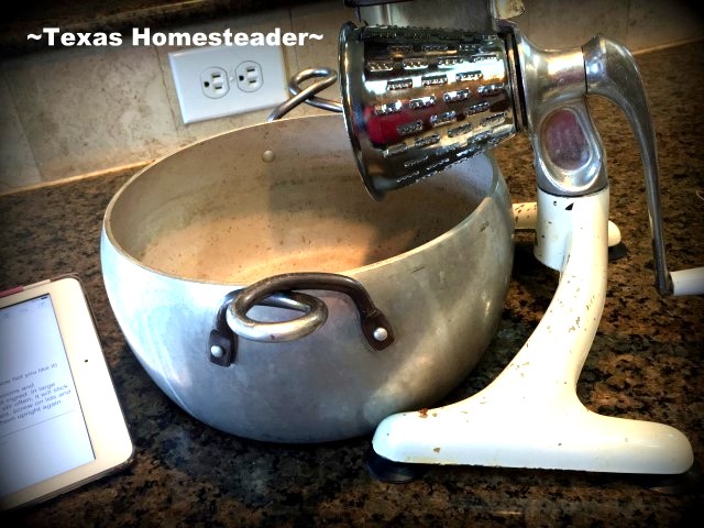 Vintage food chopper makes preparing vegetables for my pear relish a breeze! #TexasHomesteader