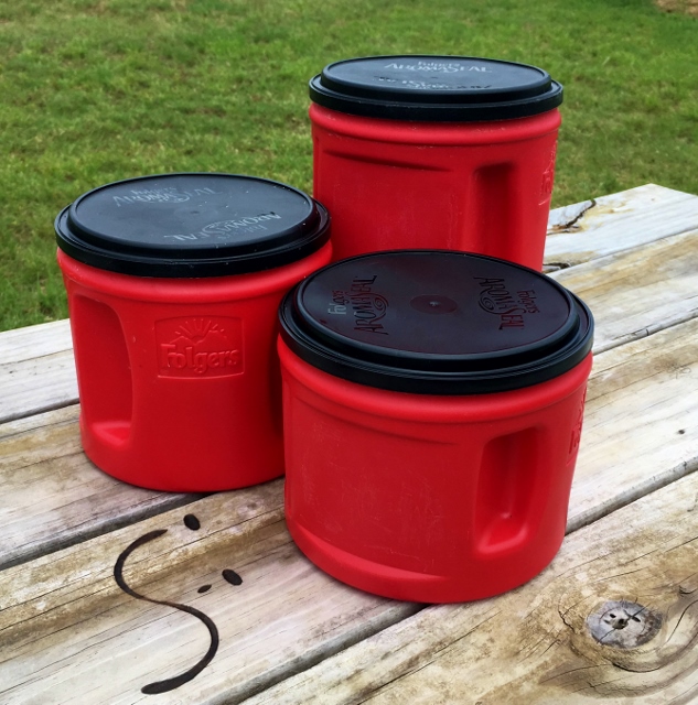 DIY Best Worm Bucket  Plastic coffee containers, Upcycle coffee, Diy coffee