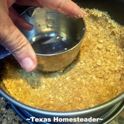 Making a graham cracker crust uses only 3 ingredients: graham crackers, butter and sugar. #TexasHomesteader